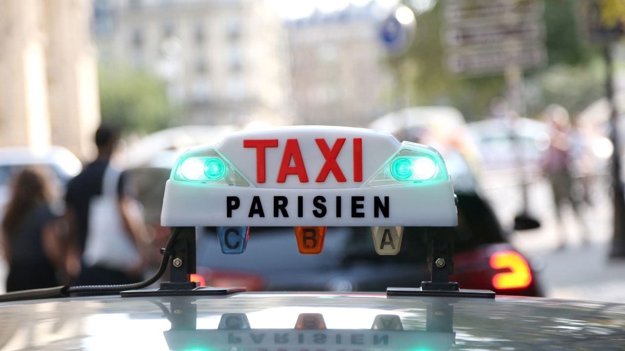フランス語でタクシーの予約